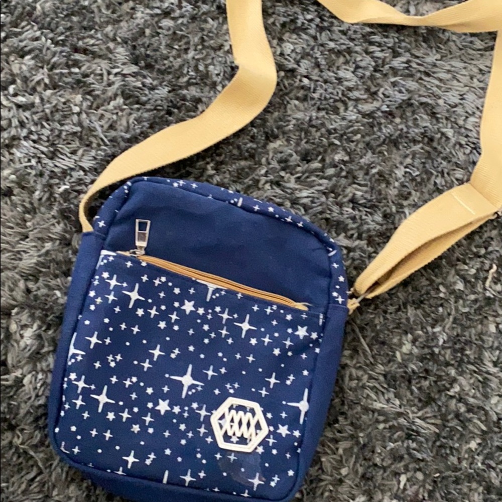 shoulder bag